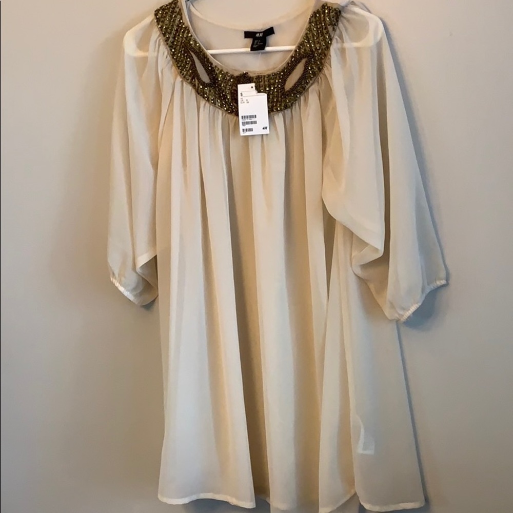 H&M . Women blouse size 6